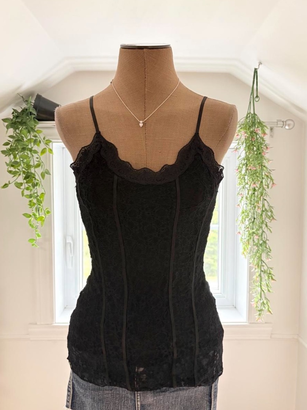 moving sale 💕 - black lace cami top size medium